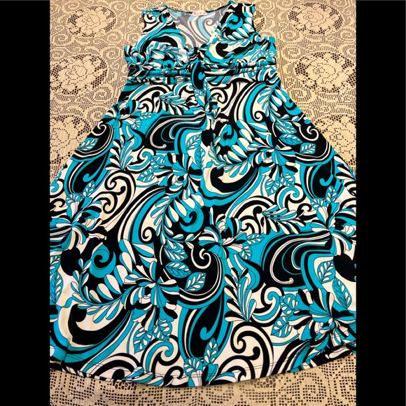 Pretty Women Dress - Picture 10 of 11